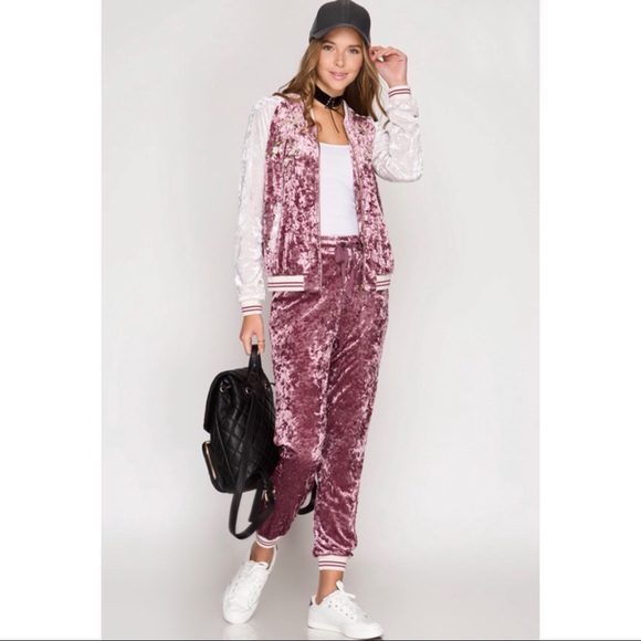 🆕5⭐️🎉HP🎉Gorgeous Velvet Joggers - Picture 3 of 6